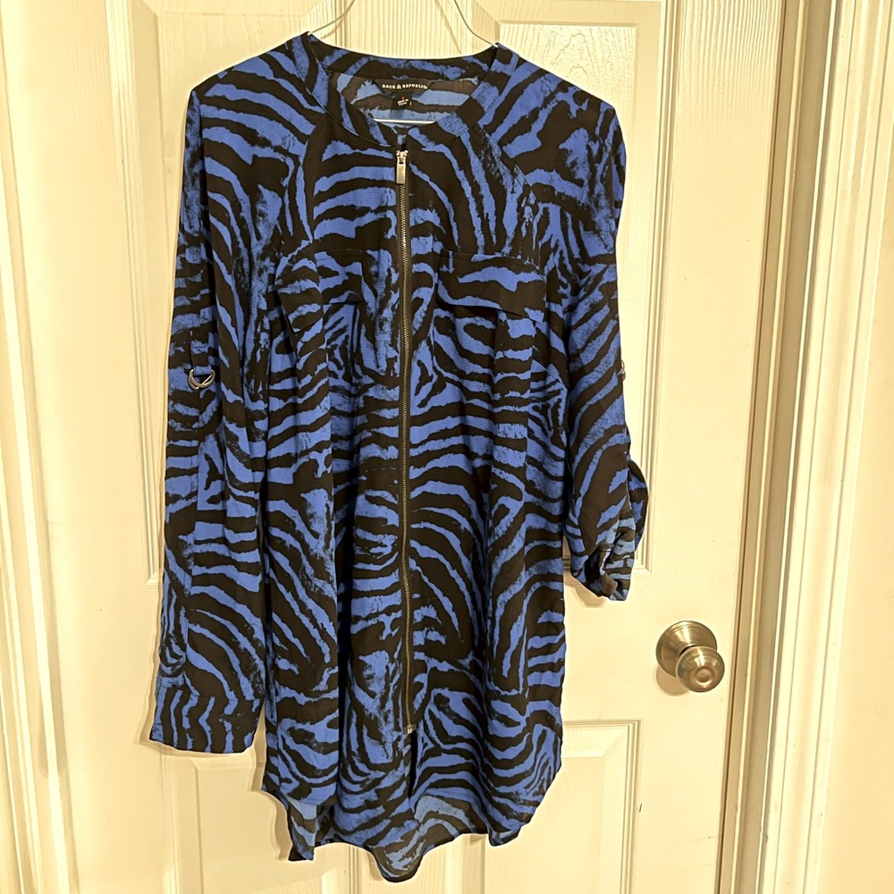 Blue and black zebra striped tunic. Full front zipper. Sleeves can be rolled up.
